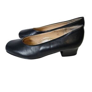 Mark Lemp leather pump, navy. Size 7.5W